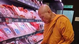 平時主張吃素的人，一定不可能出於自我意志吃肉嗎？